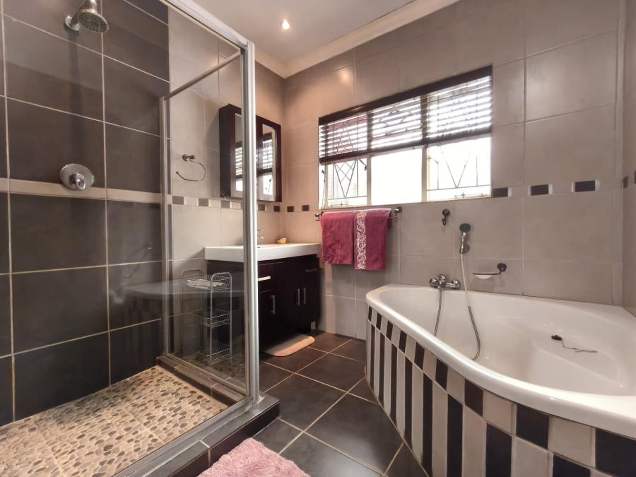 3 Bedroom Property for Sale in Potchefstroom North West